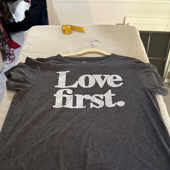 J. Crew Gray Short Sleeve Tee - Picture 1 of 4